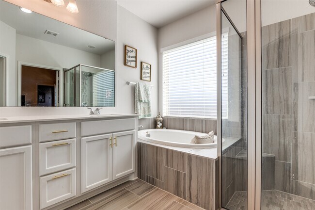 Building Photo - 226 N Bearkat Ct