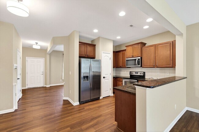 Building Photo - 117 Holly Berry Ln
