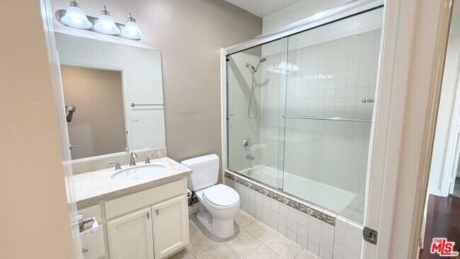 Building Photo - 956 S Wilton Pl