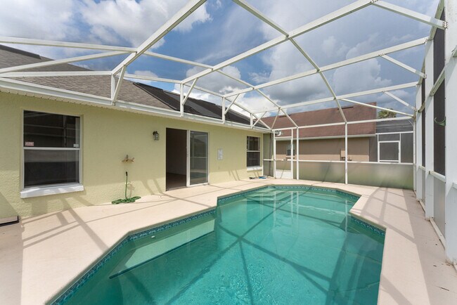 Building Photo - 3 bed with Solar heating Private Pool