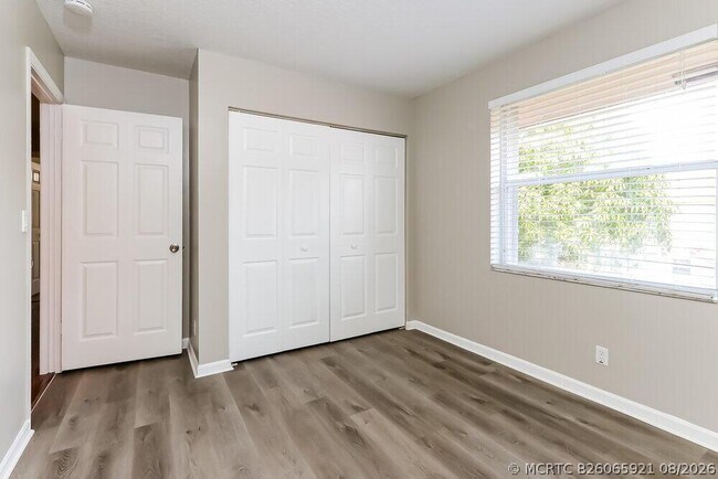 Building Photo - 10141 Aqua Vista Way
