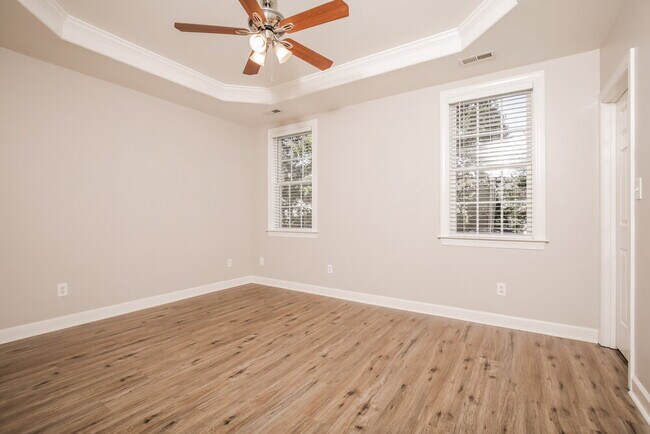 Building Photo - 1036 N Main St