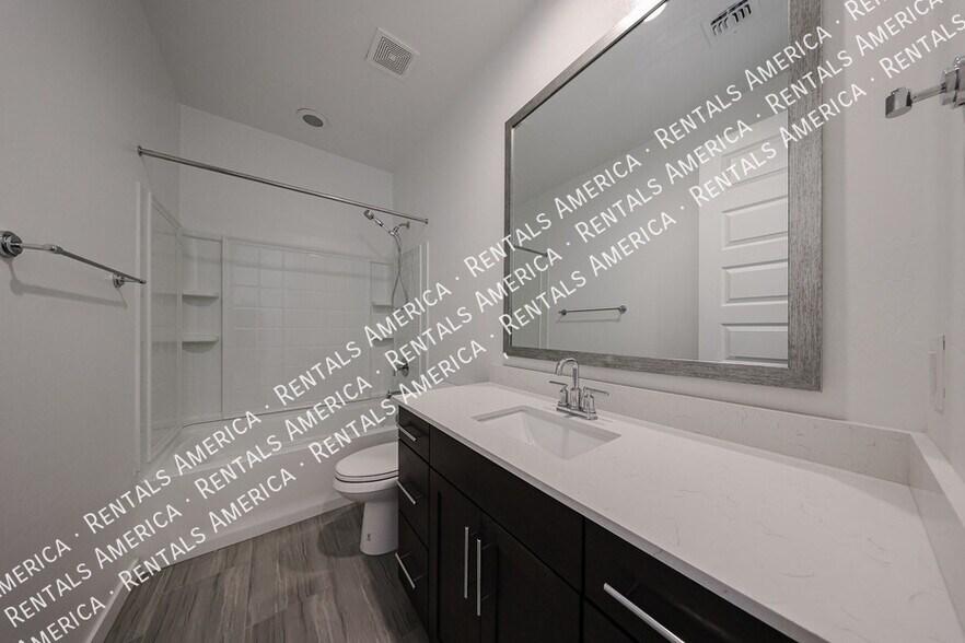 Building Photo - 2256 E Ridgewood Ln