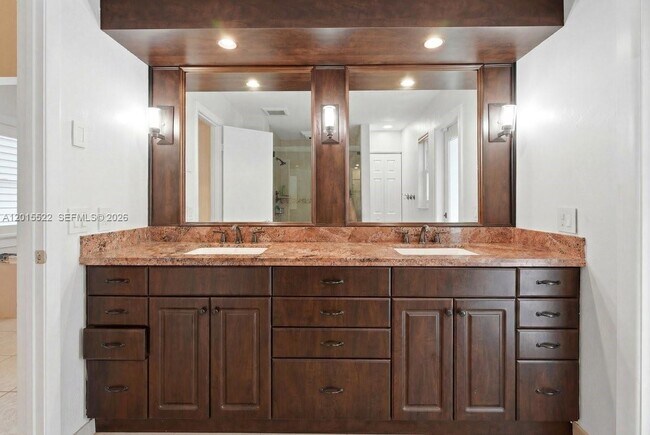 Building Photo - 16530 Lake Tree Dr