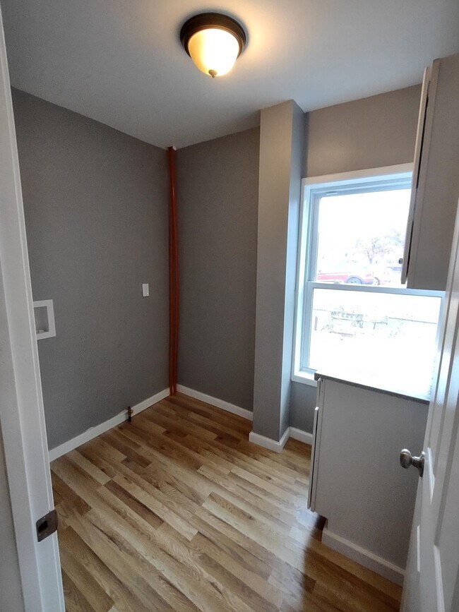 Building Photo - 16 Factory St