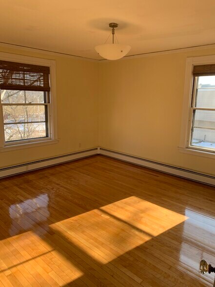 Building Photo - 118 Vernon St