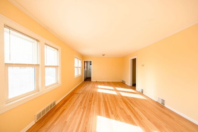 Building Photo - Jager Saratoga