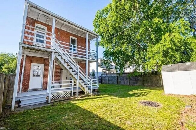 Building Photo - 214 Lucile Ave