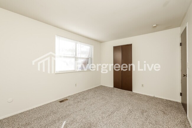 Building Photo - 5871 Taylorsville Rd