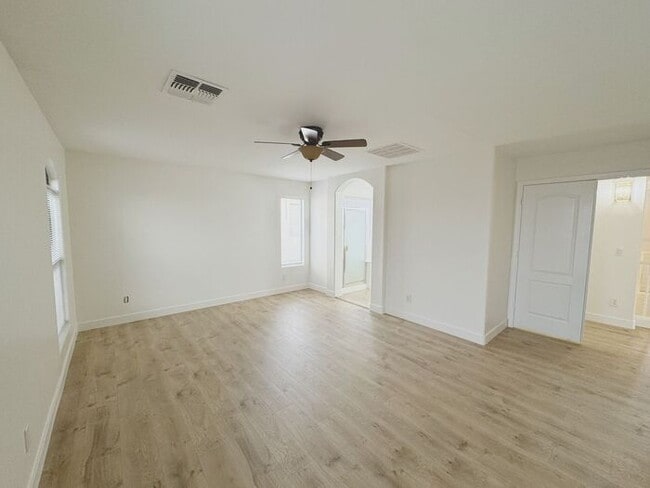 Building Photo - MOVE IN SPECIALS!! 15 DAYS RENT FREE!! Wonderful large, 4 br 2.5 ba family home in Johnson Ranch