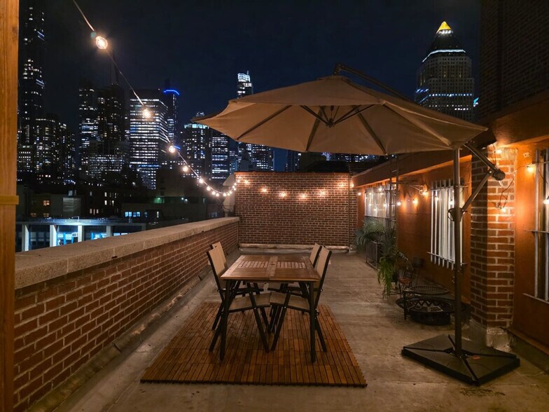 Building Photo - 458 W 52nd St