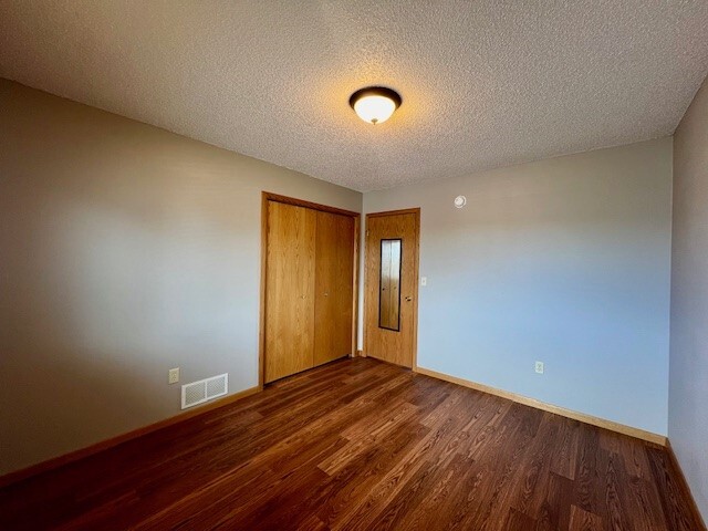 Building Photo - 1028 Park Hill Ct