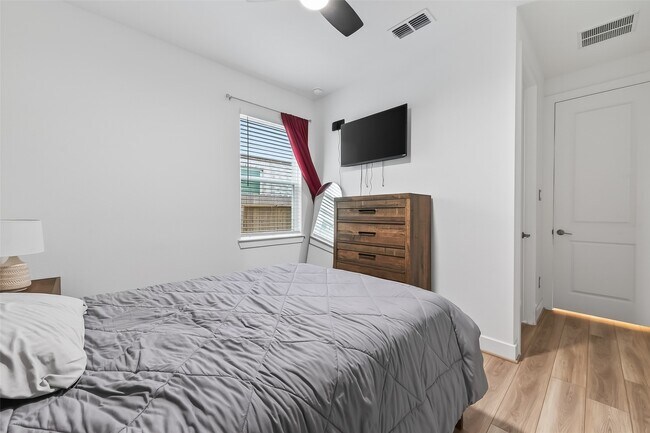 Building Photo - 21642 Laggan Clf Ln