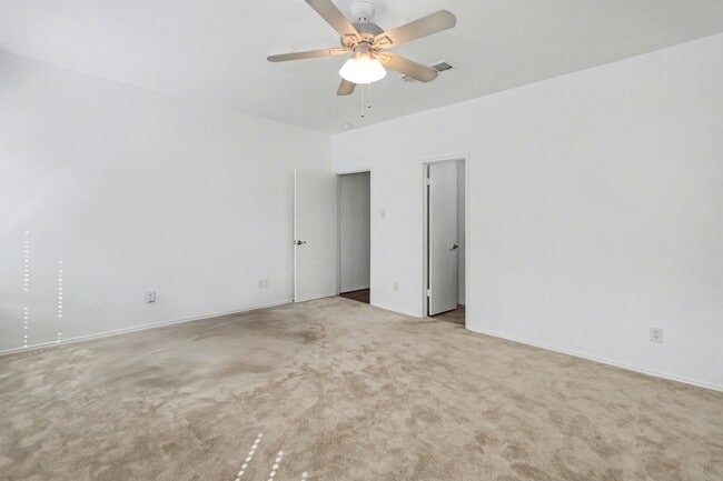 Building Photo - 600 Wilcrest Dr