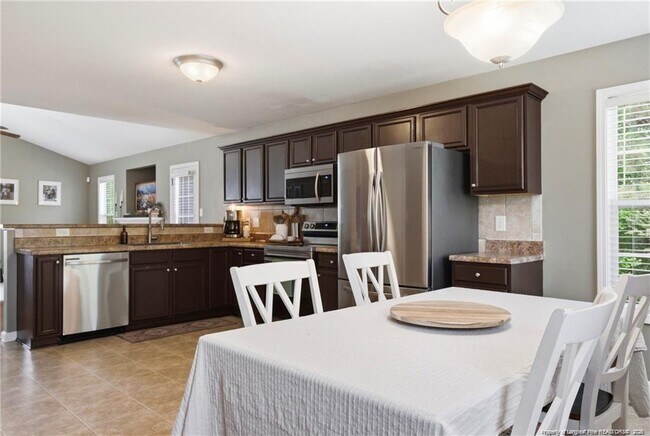 Building Photo - 142 Bluebonnet Oak Ct