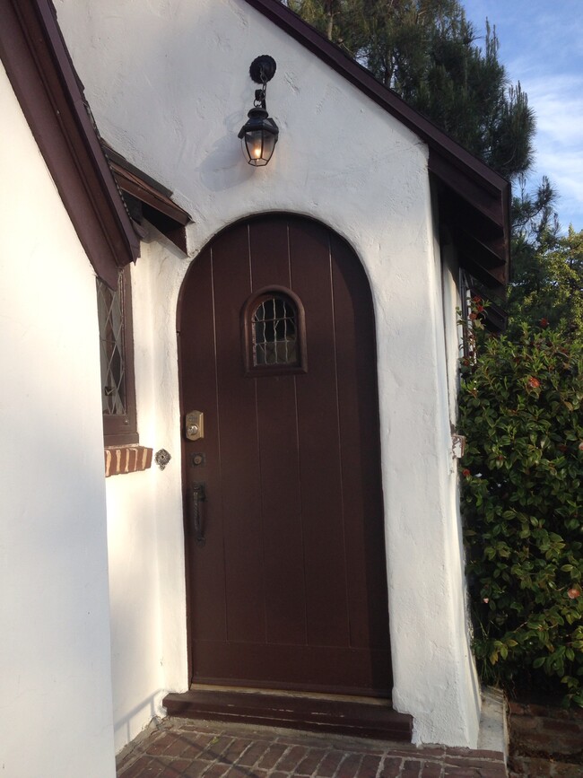 Entrance door - 1902 Comstock Ave