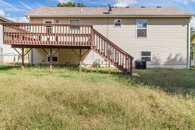 Building Photo - 3 Bedroom 2 Bath in Warrensburg