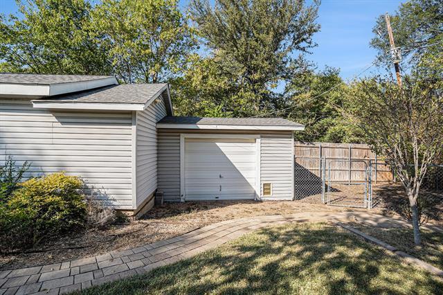 Building Photo - 2117 Sanborn St