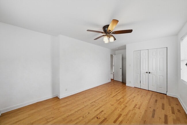 Building Photo - 2231 N 75th Ave
