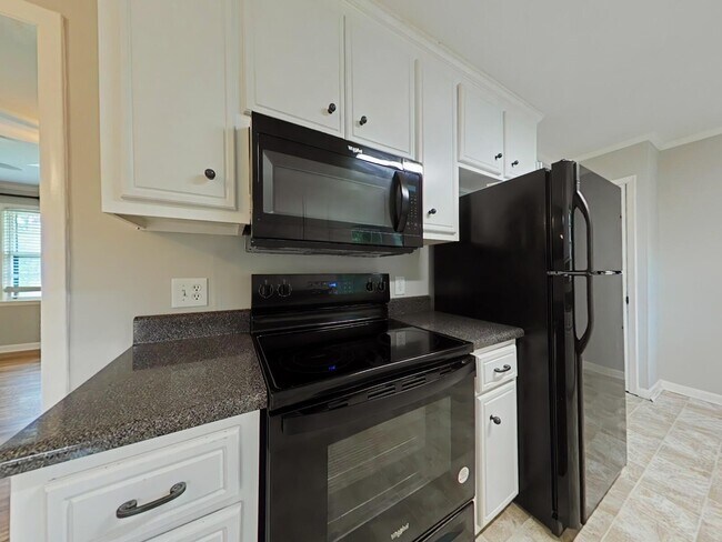 Building Photo - 2607 Springwood Dr