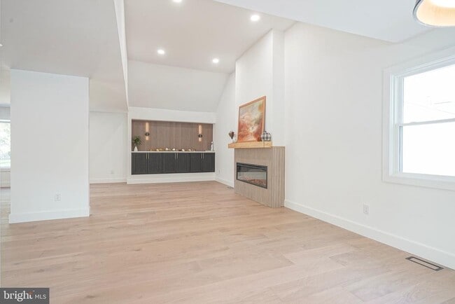 Building Photo - 316 Farmdale Rd