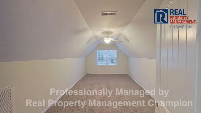 Building Photo - 3 BD/2 BA Home w/Split Bedrooms, Bonus Room, Fenced Yard & Attached Garage