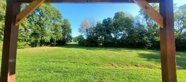 Building Photo - 114 Tanbark Dr