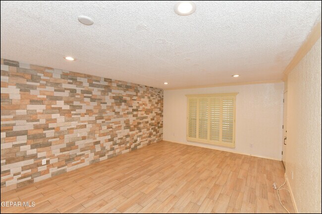 Building Photo - 4433 N Stanton St