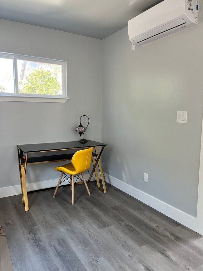 Building Photo - 930 Alexis Ct