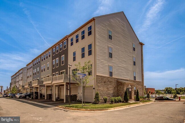 Building Photo - 24191 Pissarro Dr