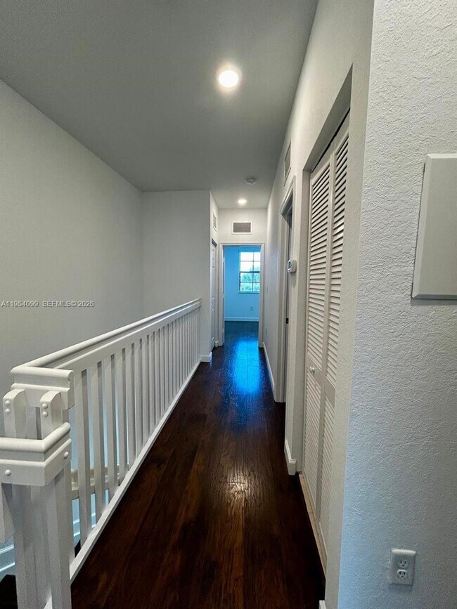 Building Photo - 3320 W 92nd Pl