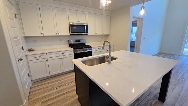 Building Photo - 1005 N 3620 W