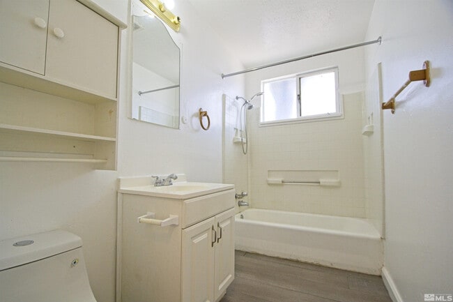 Building Photo - 2516 D St