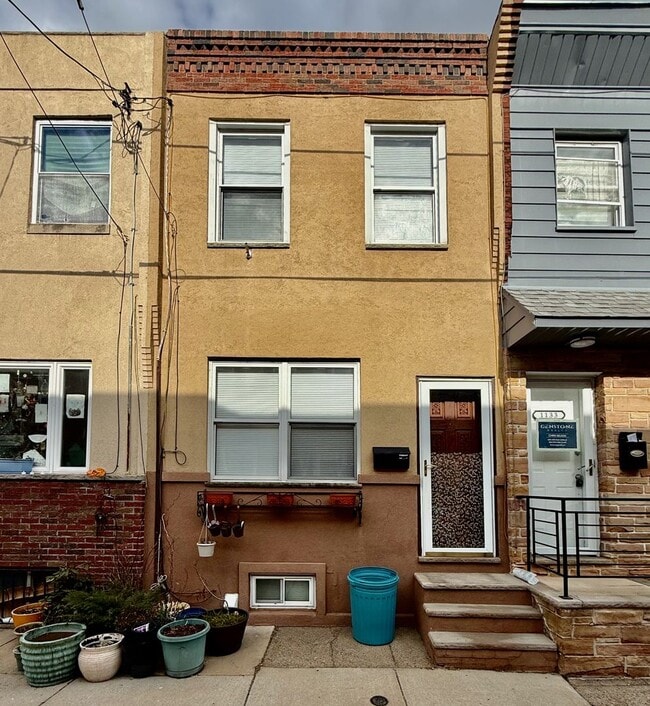 Building Photo - Recently UPDATED 3 BD/1 BA HOUSE in great East Passyunk/LOMO location w/ new Engineered Wood Floo...