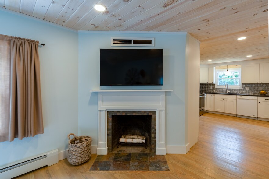 TV & Fireplace - 629 Storrs Rd