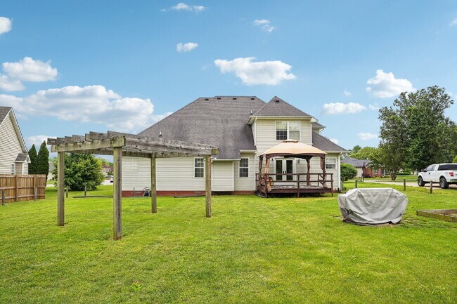 Building Photo - 754 McClain Dr