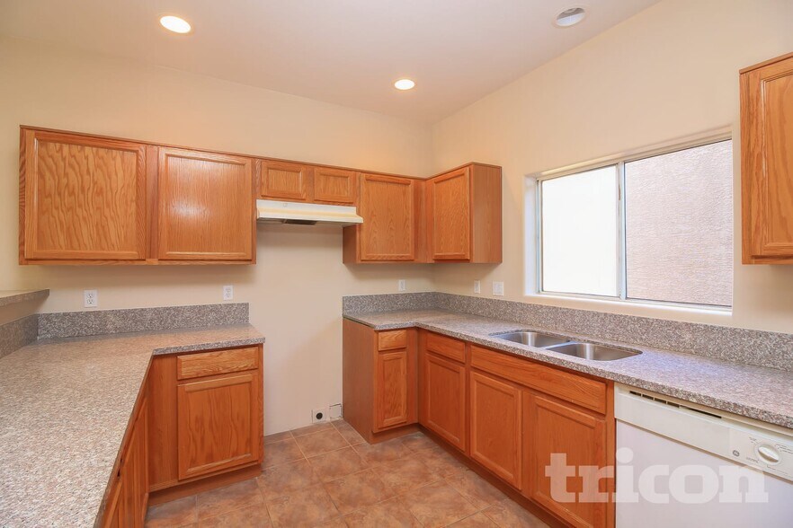 Building Photo - 17610 N 17th Pl