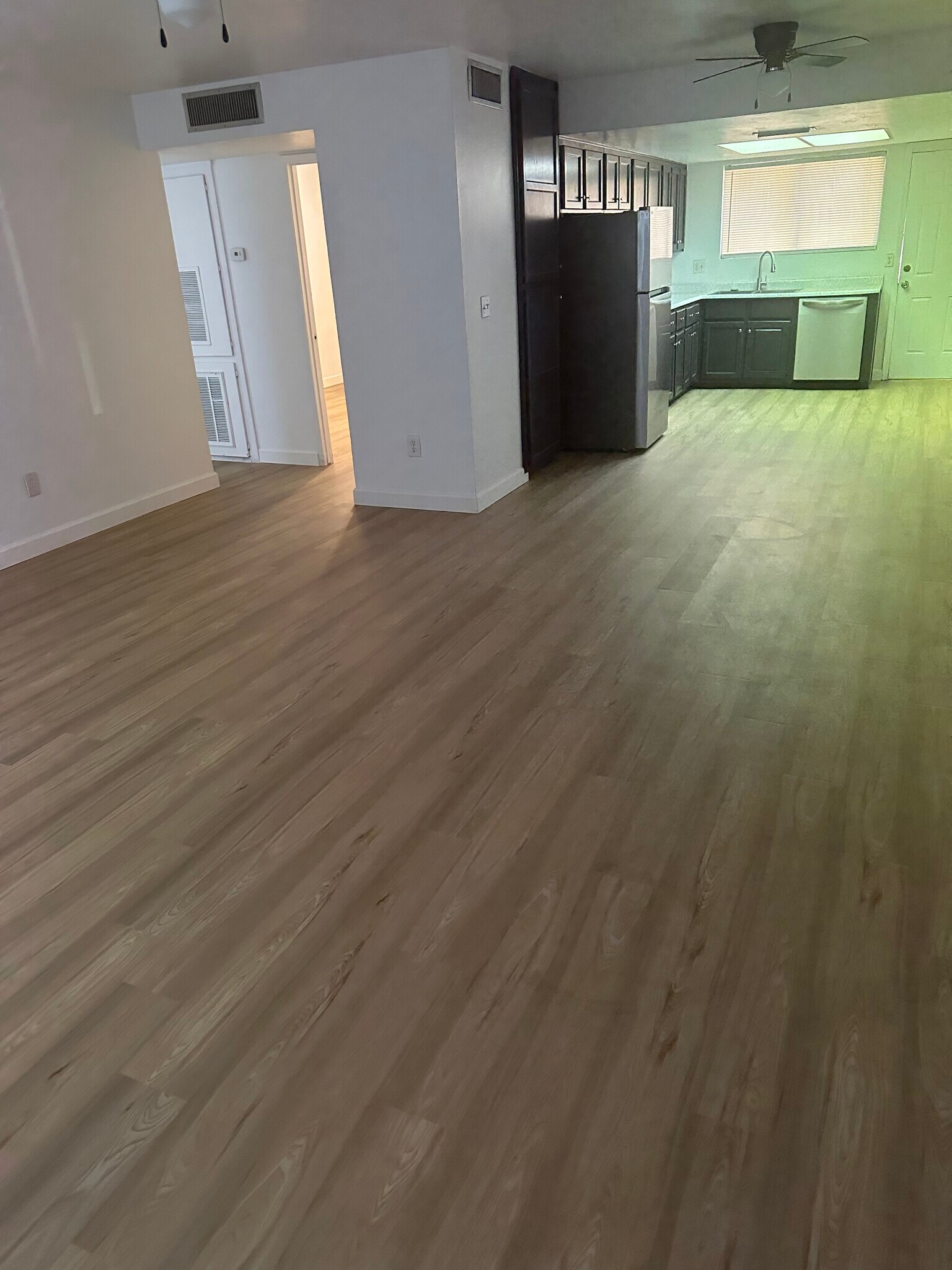 Building Photo - 3322 W Loma Ln