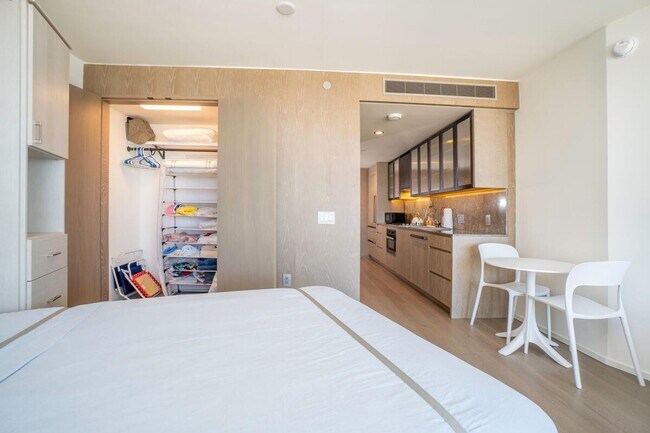 Building Photo - Koula #1905