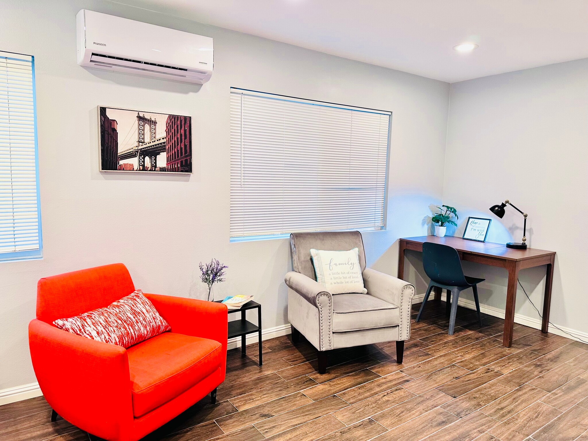 Building Photo - 2621 Wallace Ave