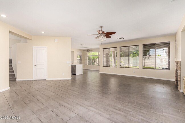 Building Photo - 6804 W Lone Cactus Dr