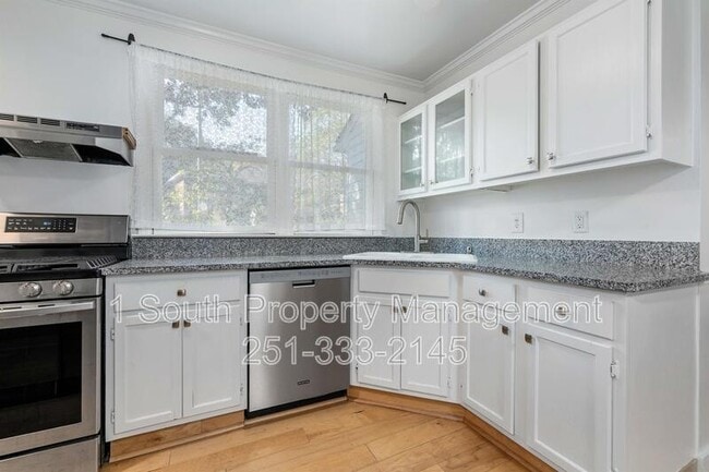 Building Photo - 5259 Border Dr S
