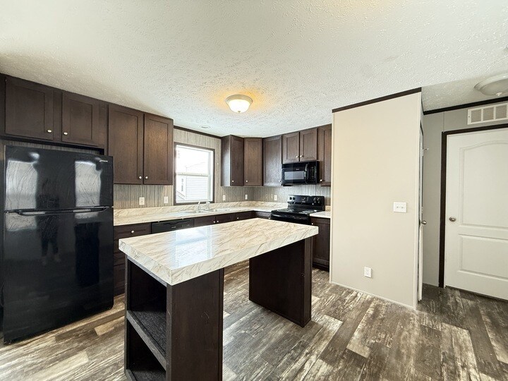 Building Photo - 10610 State Rte 762