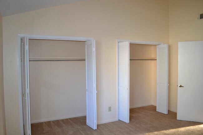 Building Photo - Home For Rent