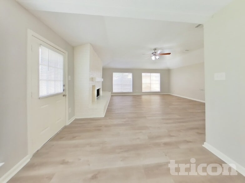 Building Photo - 6826 Blue Ridge Dr