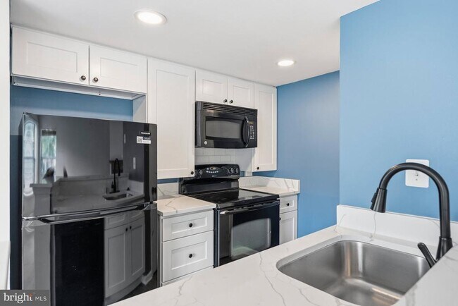 Building Photo - 14053 Vista Dr