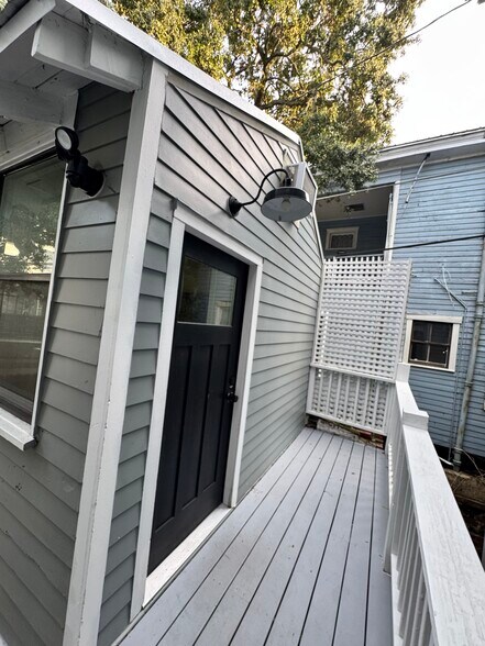 Open balcony - 301 W 32nd St