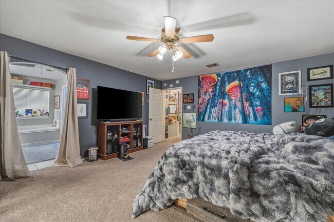 Building Photo - 922 Satellite View