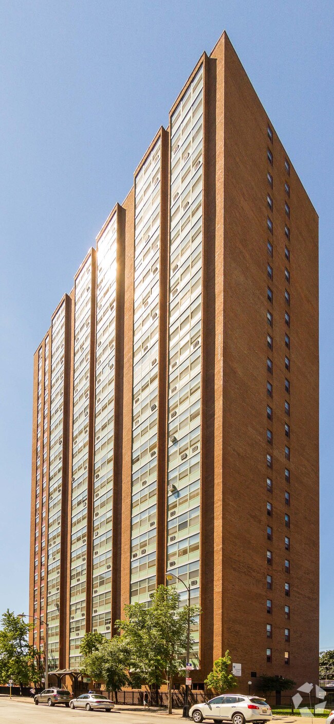 Eastwood Towers Chicago, IL Apartment Finder