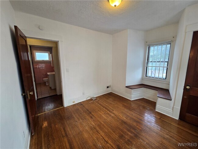 Building Photo - 137 Commonwealth Ave